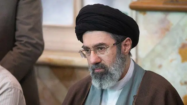 ماذا نعرف عن مجتبى خامئني.. مرشد ايران الجديد؟